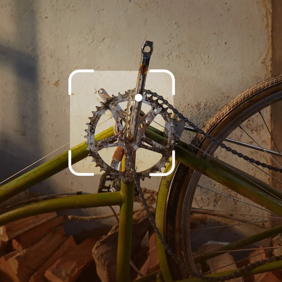 Image of broken rusty bike part with Google Lens framing around it